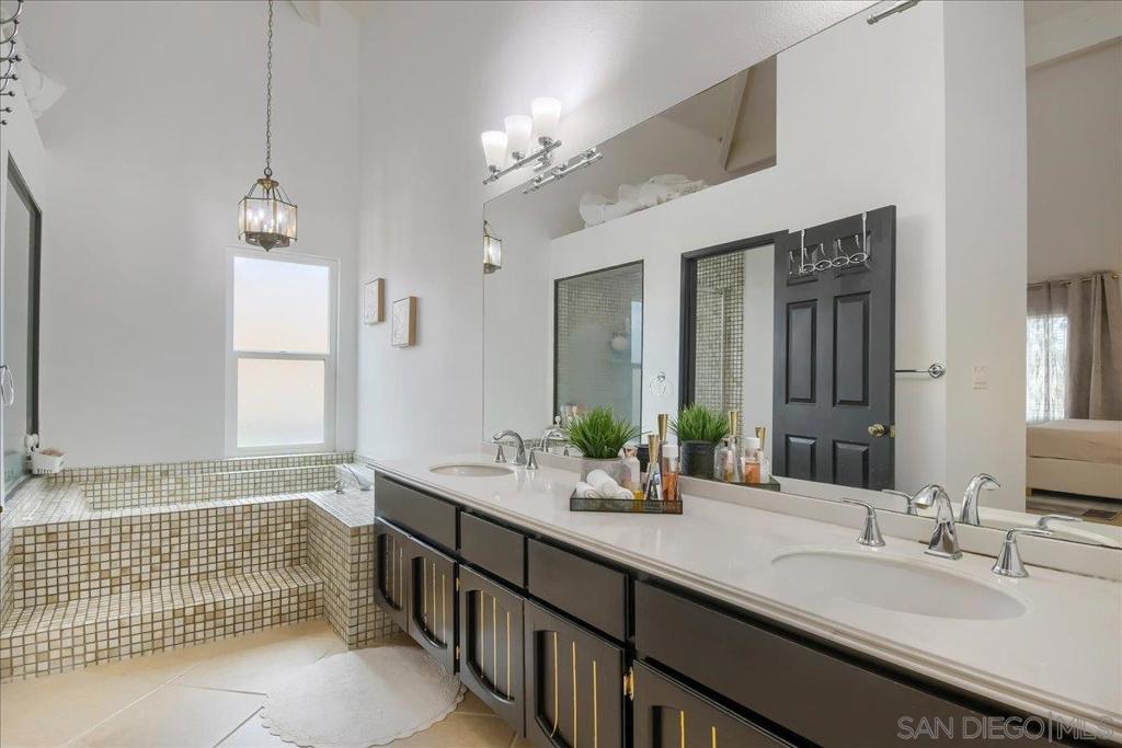 12550 Shropshire Ln Property Photo 14