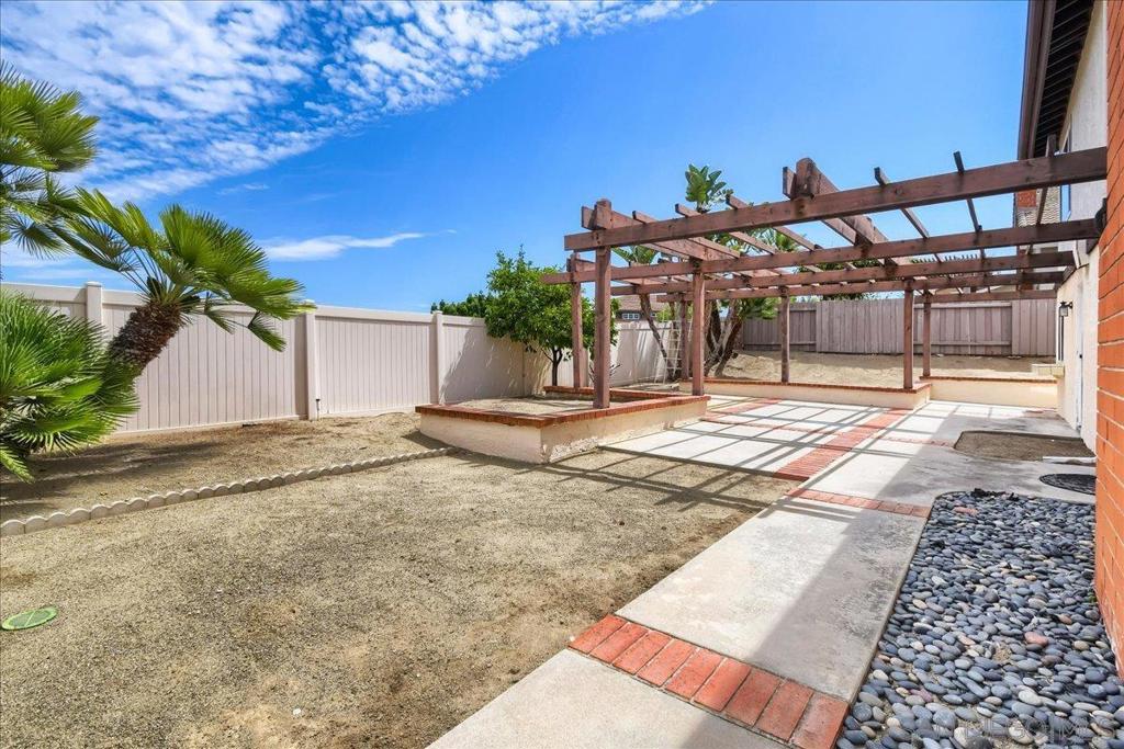 12550 Shropshire Ln Property Photo 21