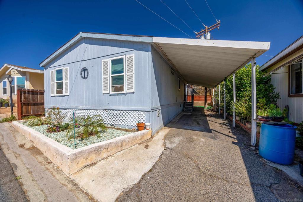 1638 Calavo Rd 35 Property Photo 4
