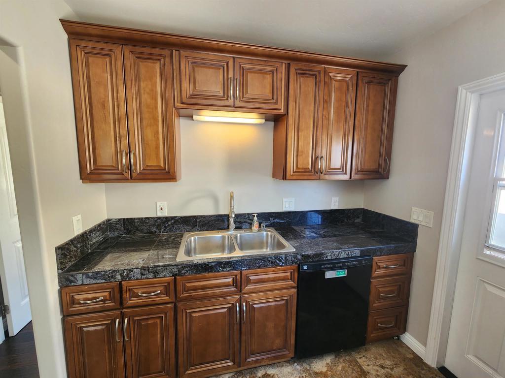 3448 50 Cherokee Property Photo 6