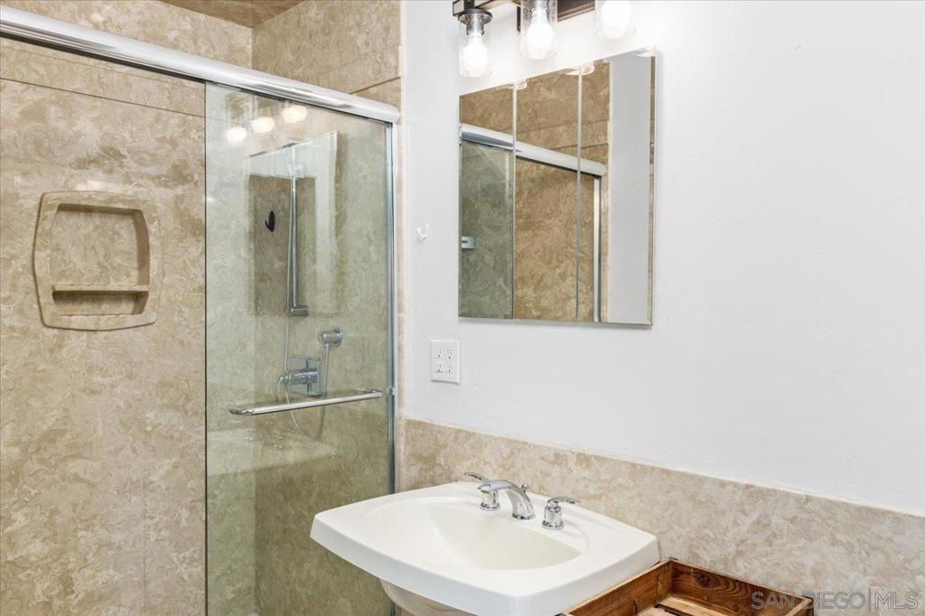 2073 Ginny Ln Property Photo 32