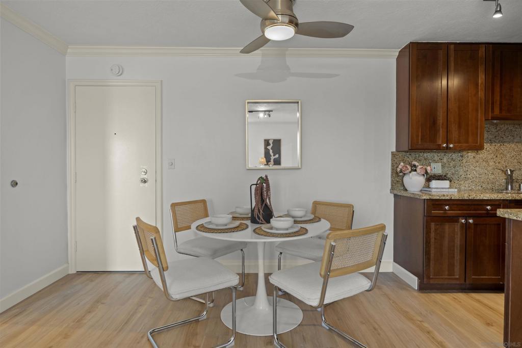 4730 Noyes St 204 Property Photo 6