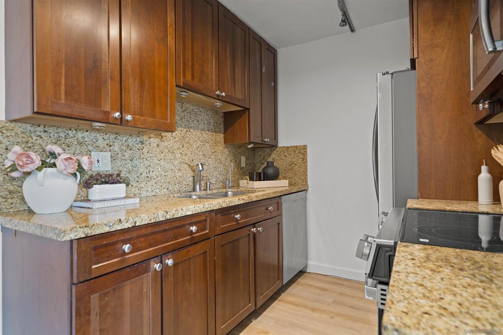 4730 Noyes St 204 Property Photo 9