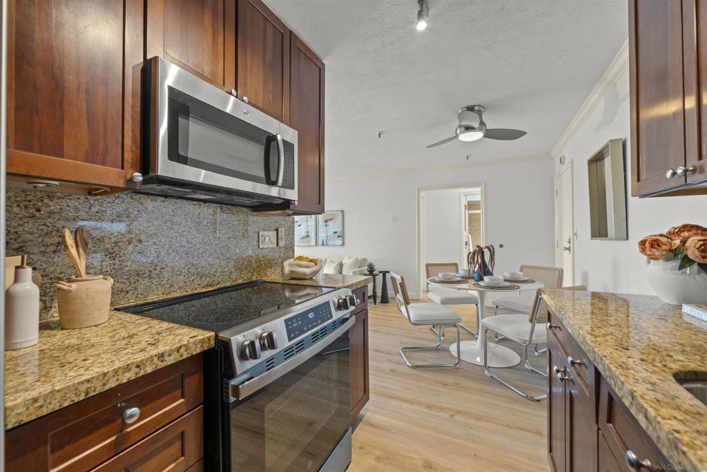 4730 Noyes St 204 Property Photo 11