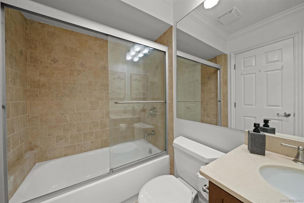 4730 Noyes St 204 Property Photo 21