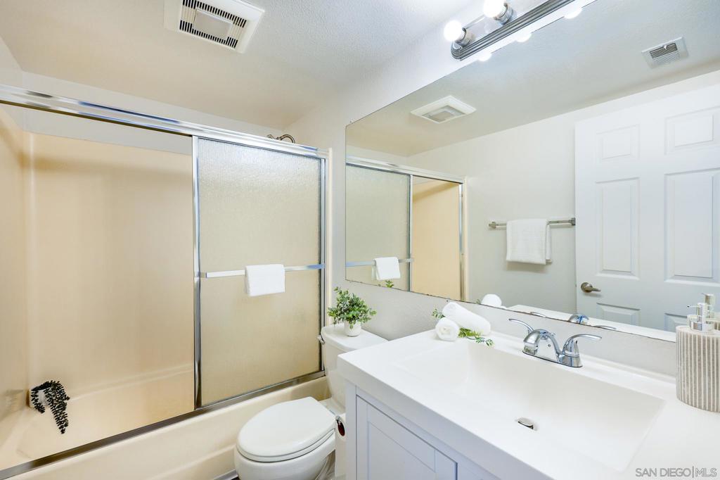 440 W Citracado Parkway 5 Property Photo 23