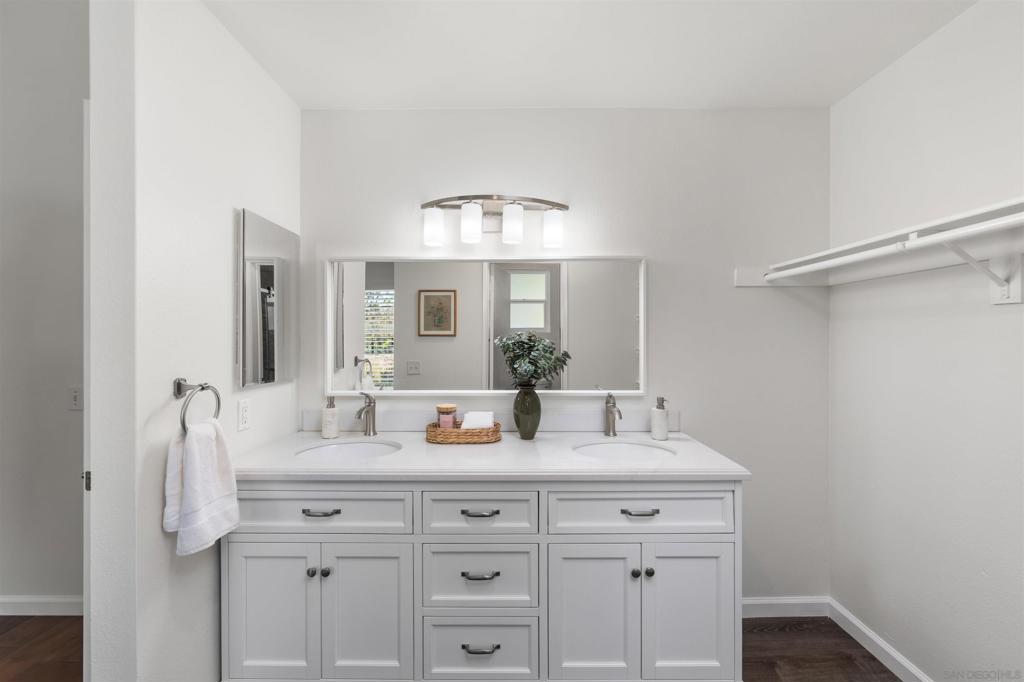 3811 Creststone Property Photo 19