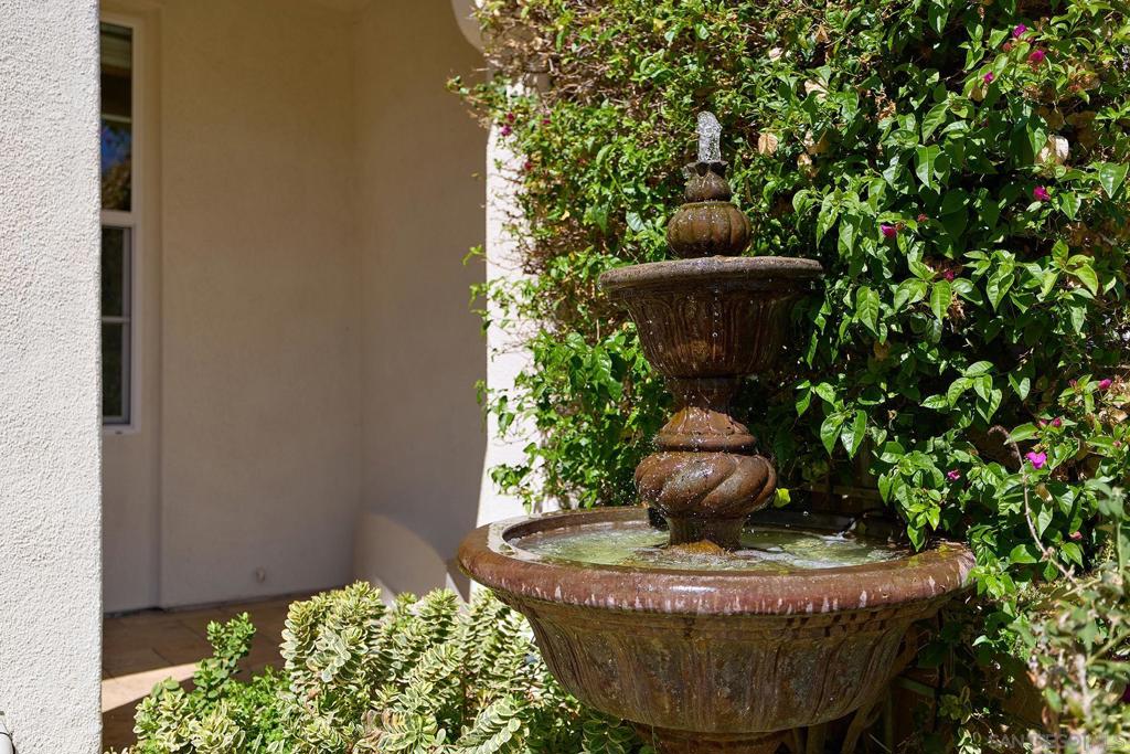 7598 Circulo Sequoia Property Photo 6