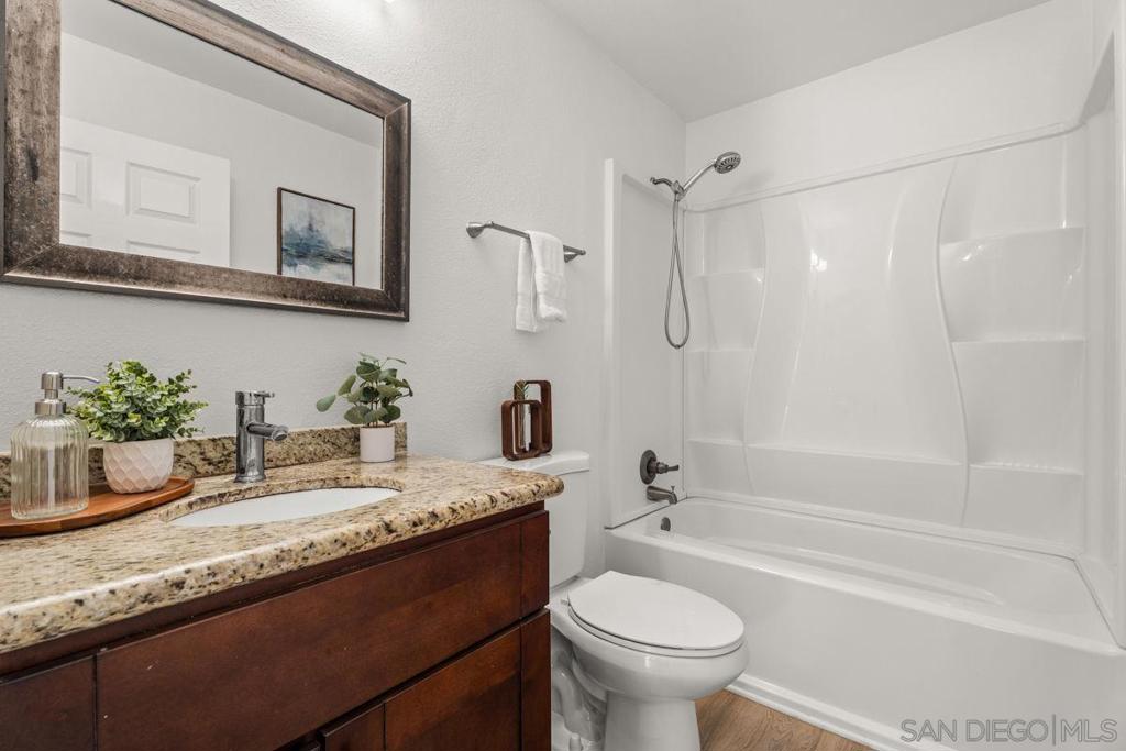 8332 Regents Rd 1l Property Photo 14