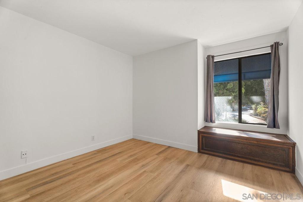 8332 Regents Rd 1l Property Photo 17