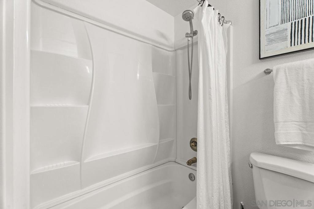 8332 Regents Rd 1l Property Photo 19