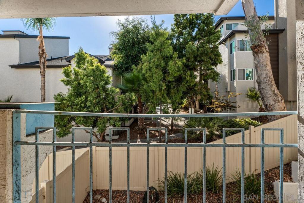 8332 Regents Rd 1l Property Photo 26