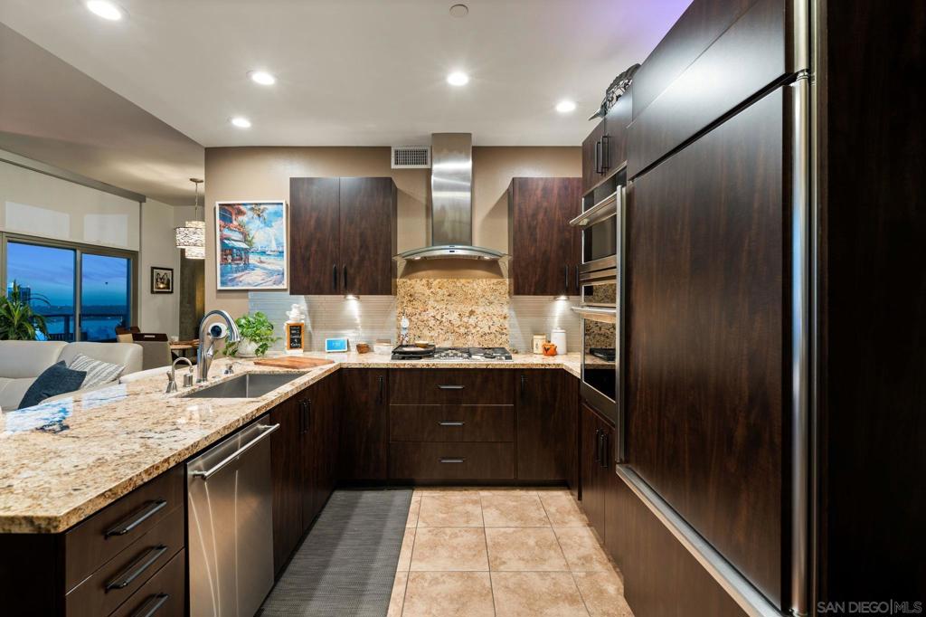 800 The Mark 2406 Property Photo 21