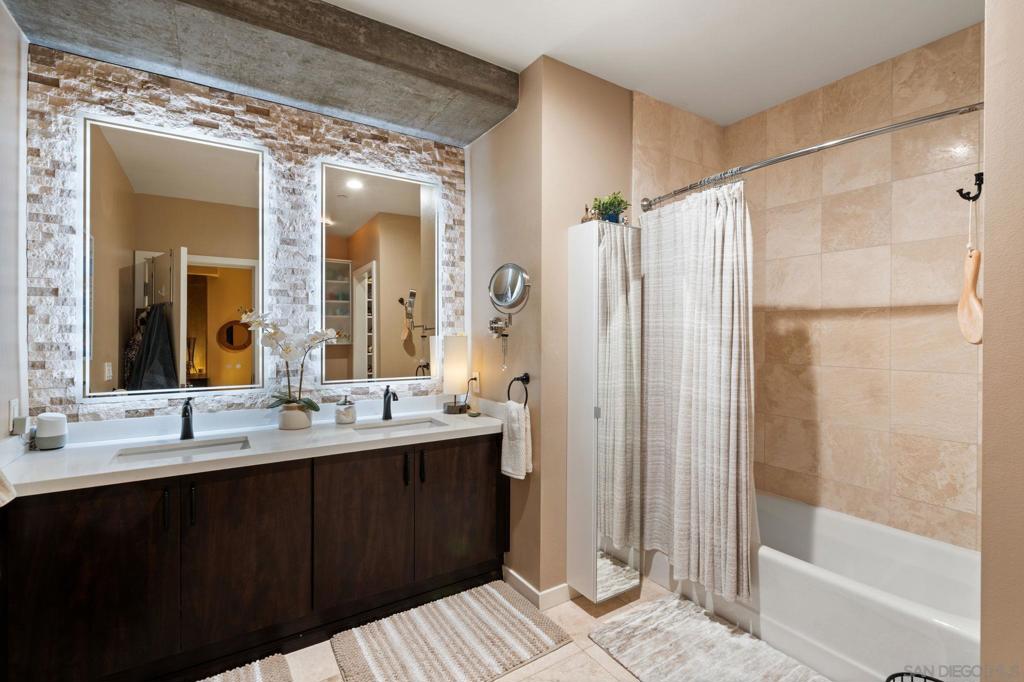 800 The Mark 2406 Property Photo 34