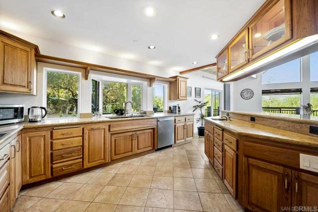 32610 Lilac Rd Property Photo 14