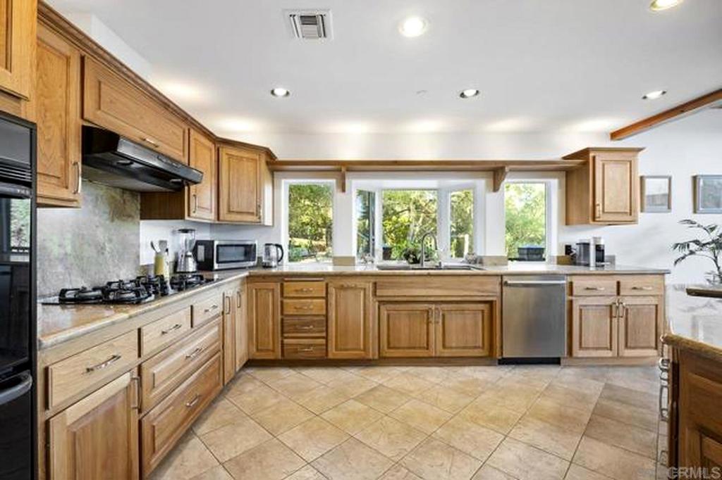 32610 Lilac Rd Property Photo 15