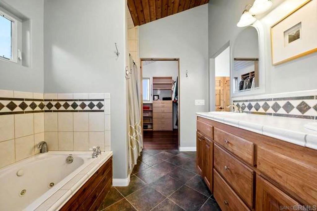 32610 Lilac Rd Property Photo 18