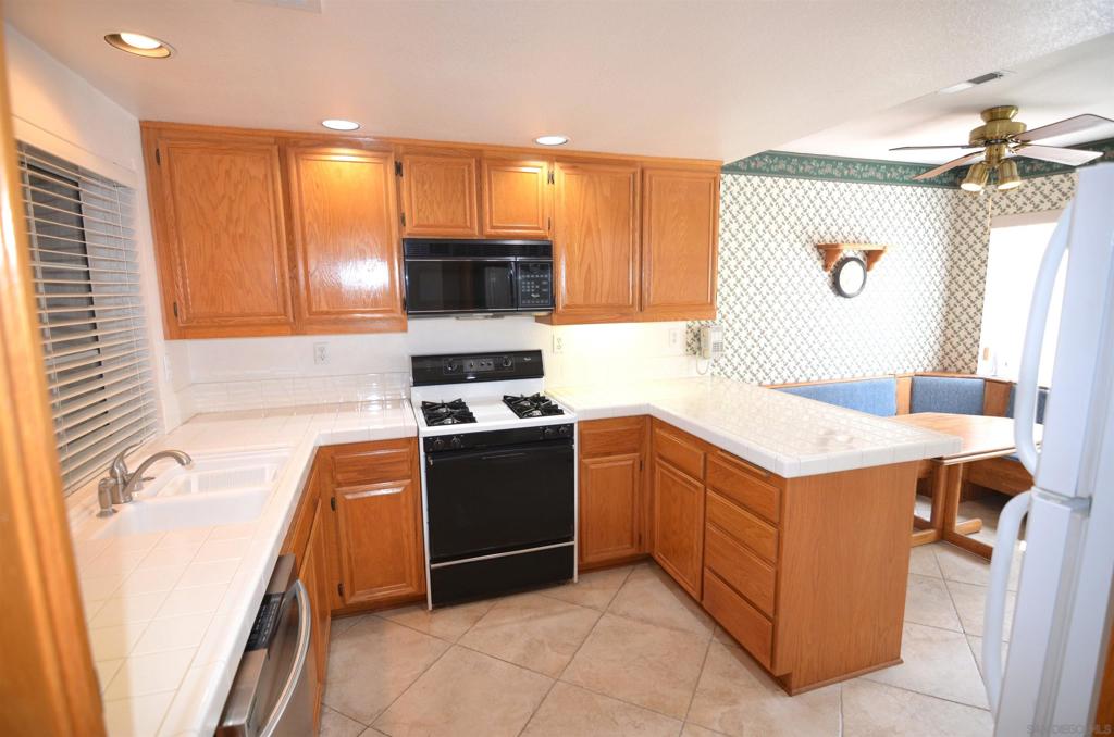 970 Somerset Ct. Unit C Property Photo 11