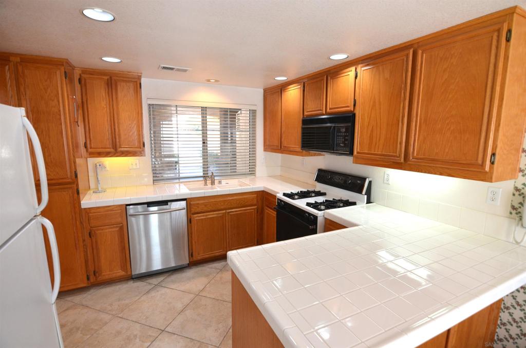 970 Somerset Ct. Unit C Property Photo 12