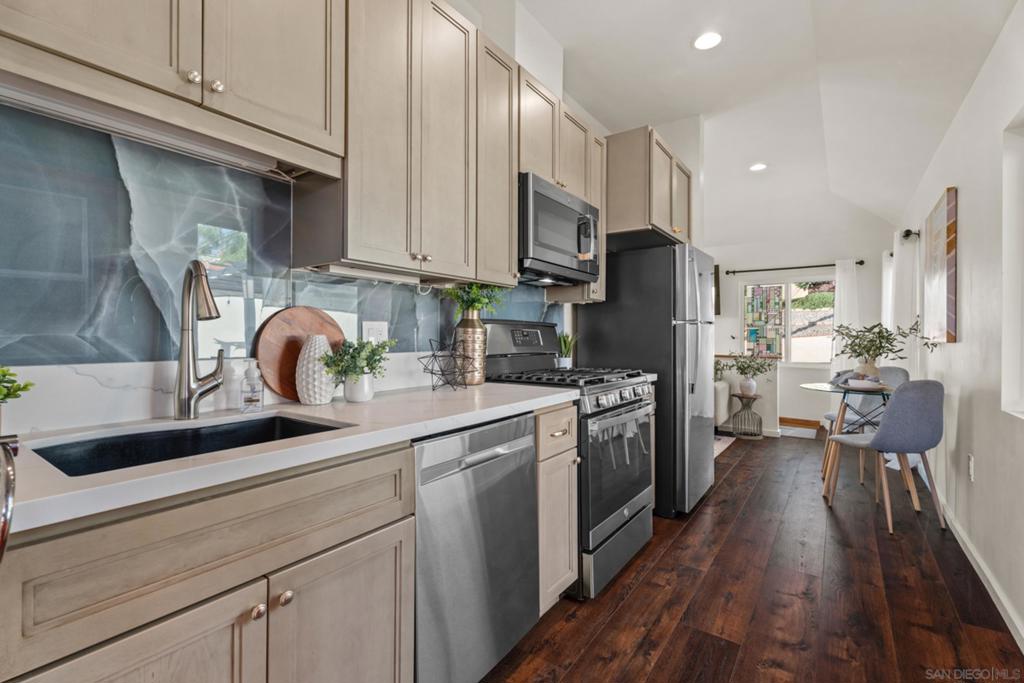 1693 Linwood St Property Photo 11
