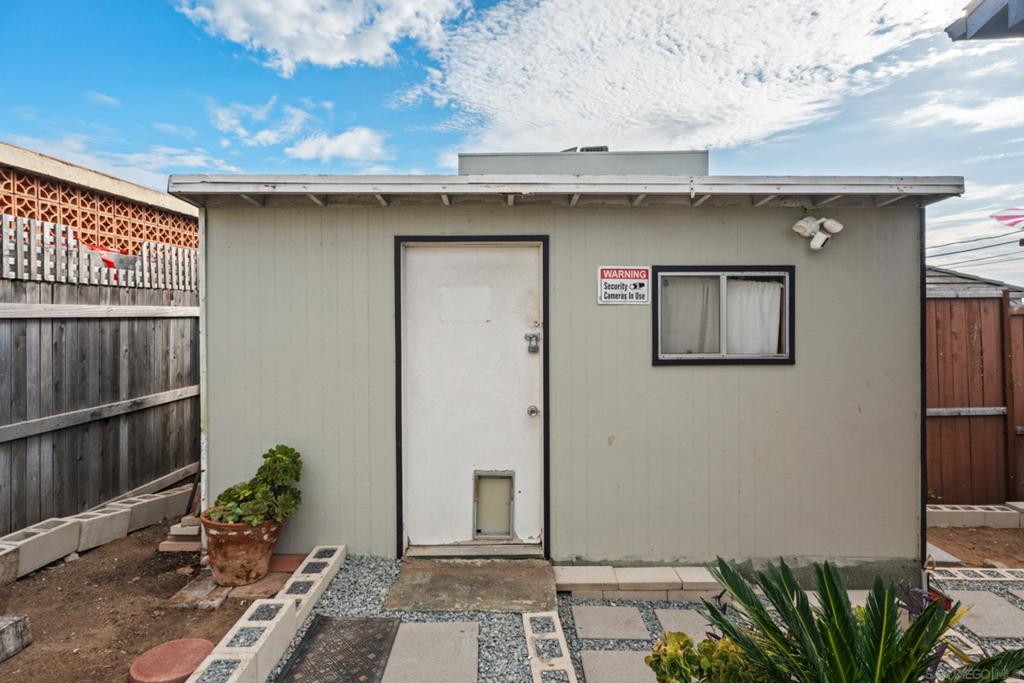 1693 Linwood St Property Photo 18