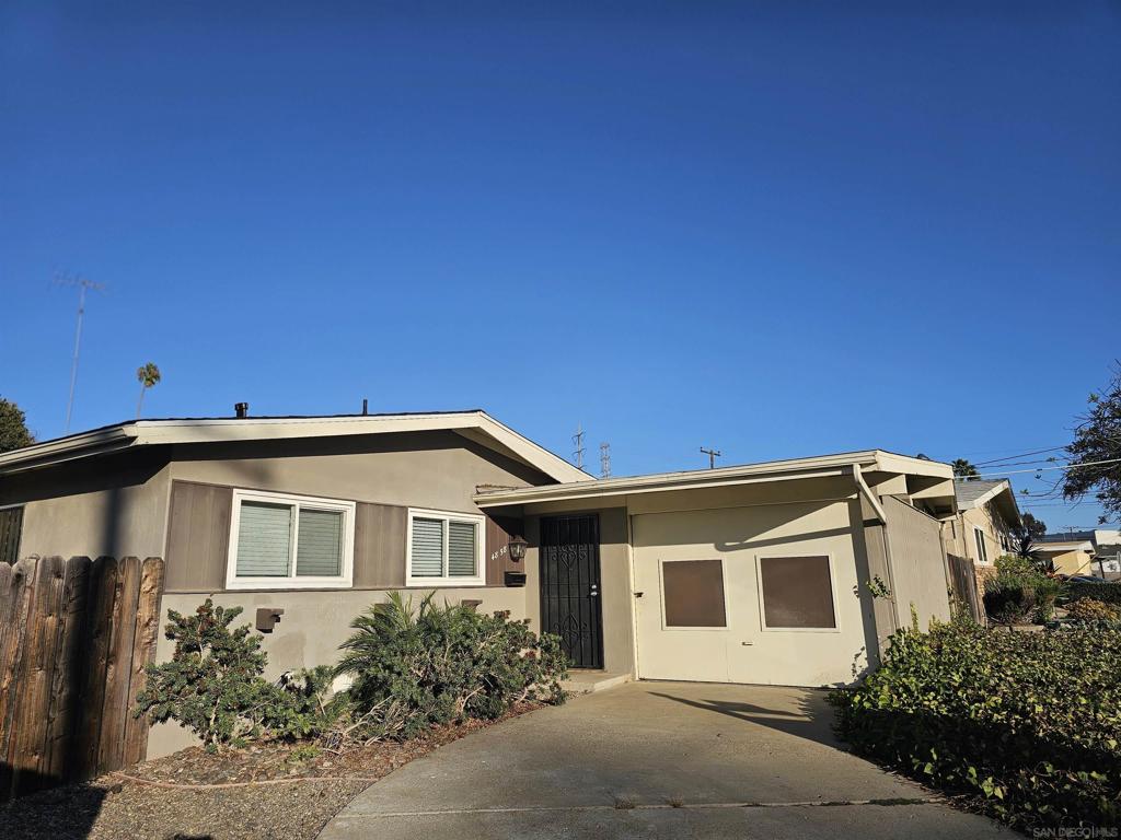 4858 Chateau Drive Property Photo 1