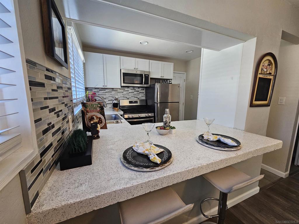 4858 Chateau Drive Property Photo 3