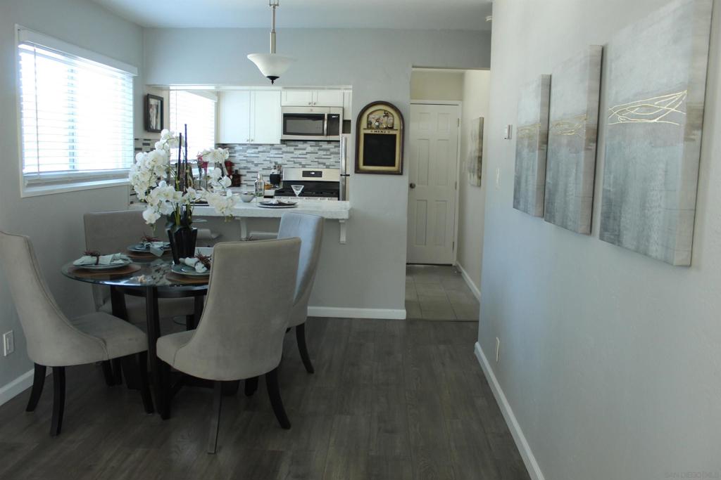 4858 Chateau Drive Property Photo 5