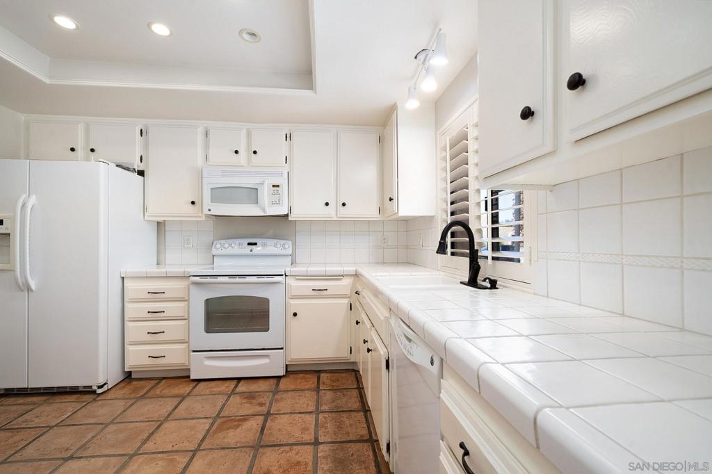 4837 S Winners Circle A Property Photo 13