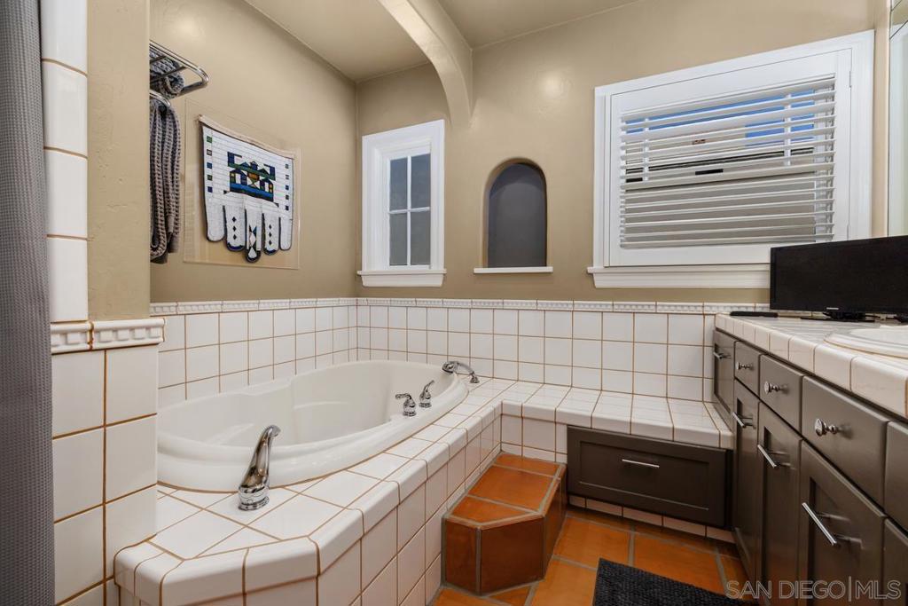 4874 Edgeware Road Property Photo 20