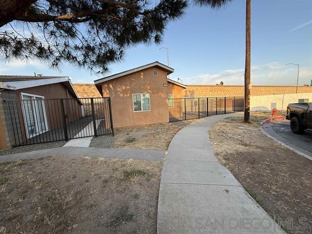 2049 E.palmyra Ave Property Photo 5