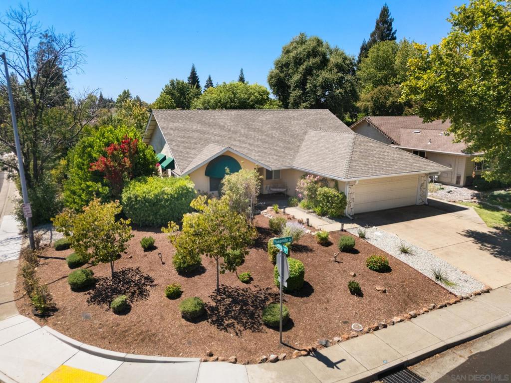 898 Yosemite Property Photo 1