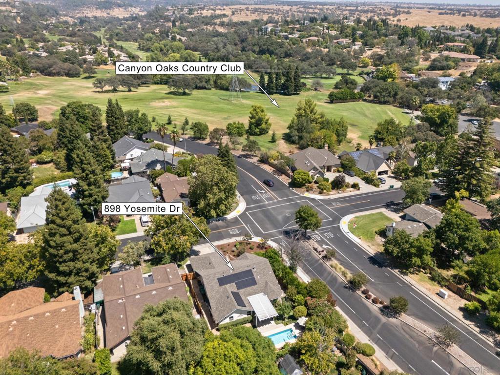 898 Yosemite Property Photo 4