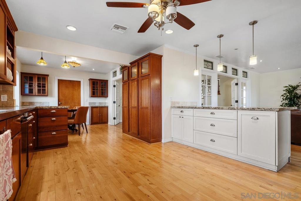 4282 Middlesex Drive Property Photo 10