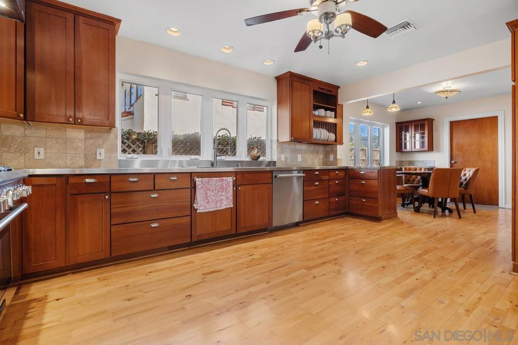 4282 Middlesex Drive Property Photo 12