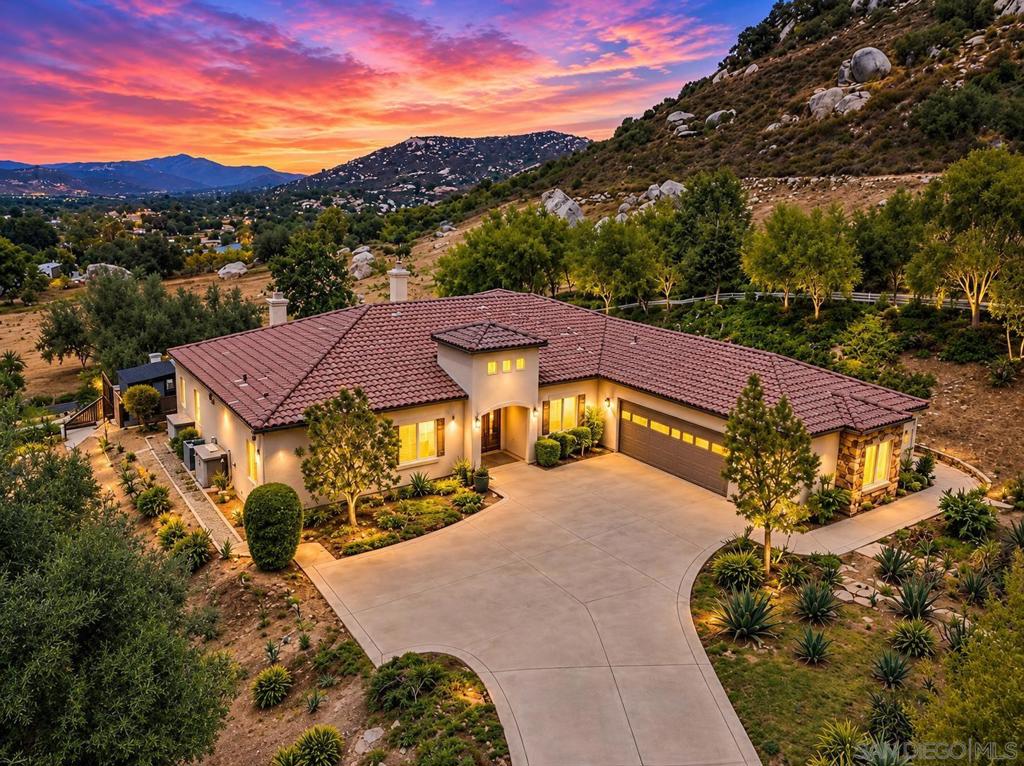 1485 Santa Fe Hills Property Photo 4
