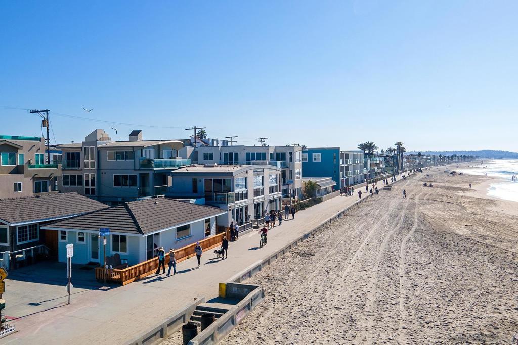 3795 Ocean Front Walk Property Photo 8