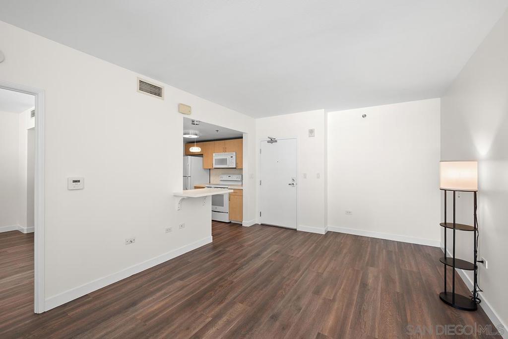 425 W Beech Street 721 Property Photo 11