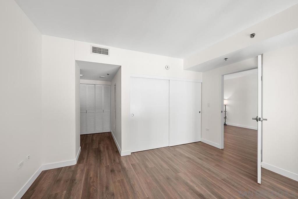 425 W Beech Street 721 Property Photo 18