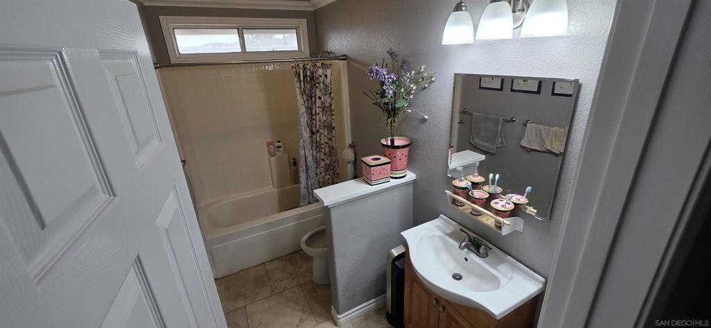 880 Friendly Property Photo 8