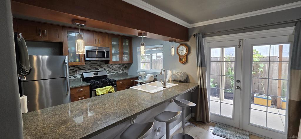 880 Friendly Property Photo 13