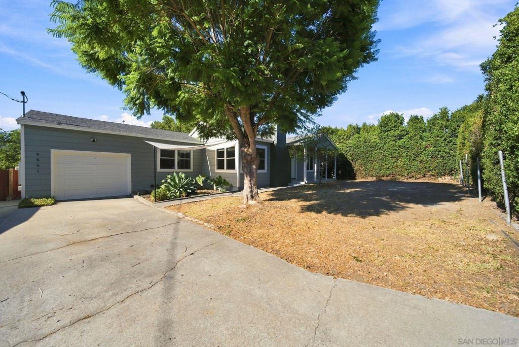 8661 Valencia St Property Photo 3
