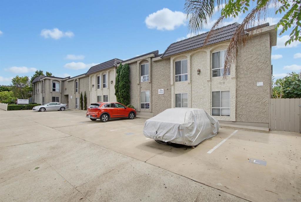 4649 Voltaire St Property Photo 3