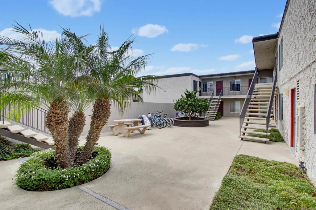 4649 Voltaire St Property Photo 6