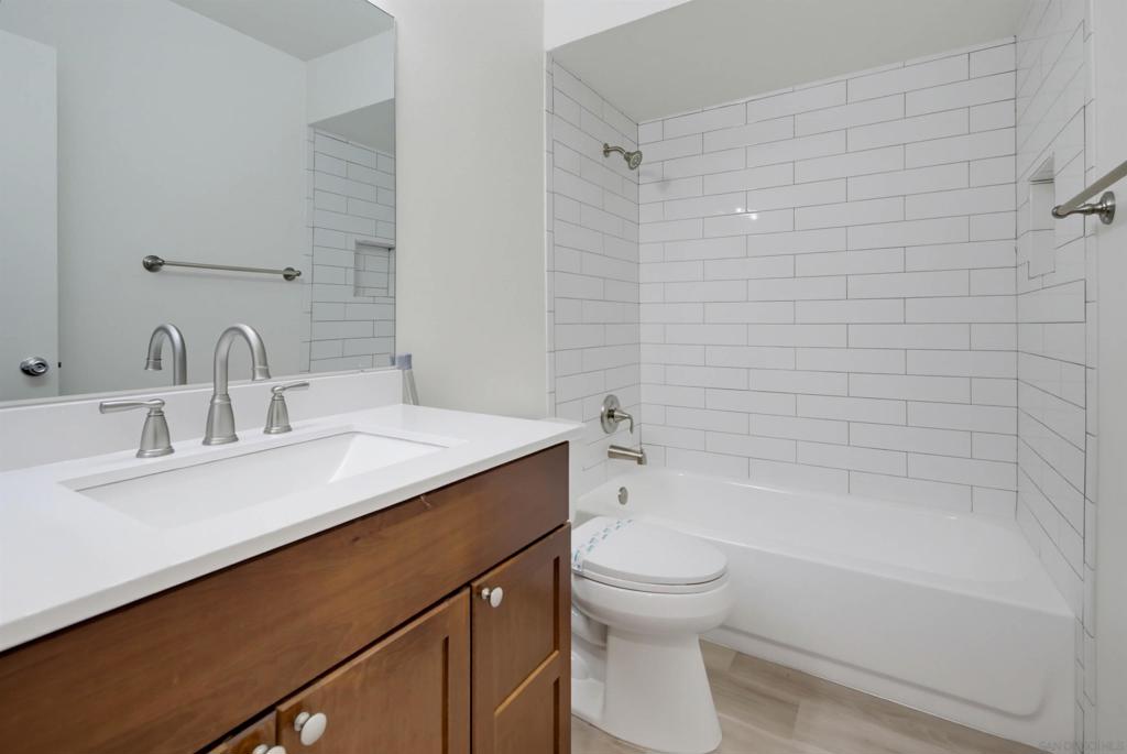 4649 Voltaire St Property Photo 11