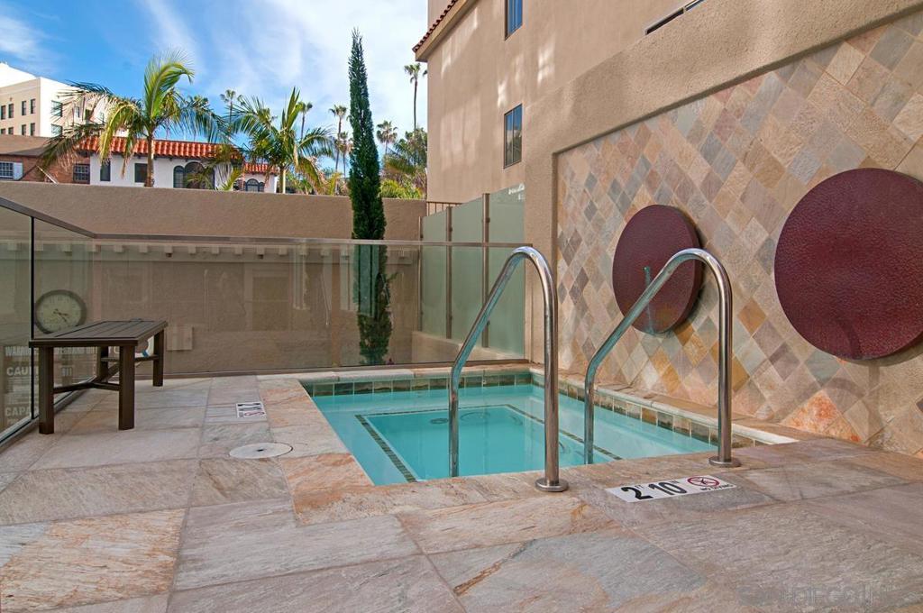 939 Coast Blvd 4h Property Photo 27