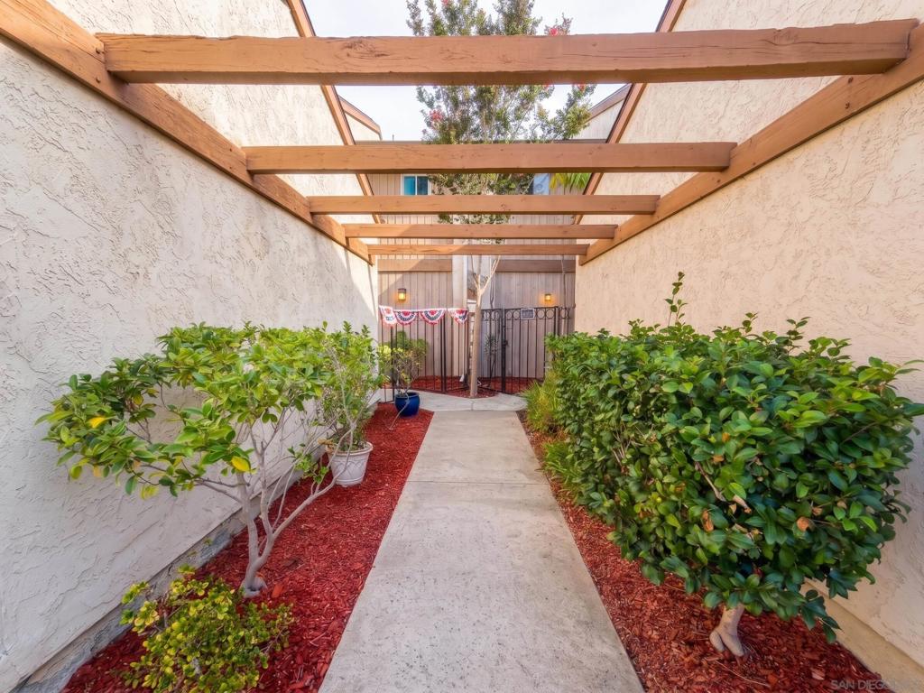 4933 Camino David Property Photo 2