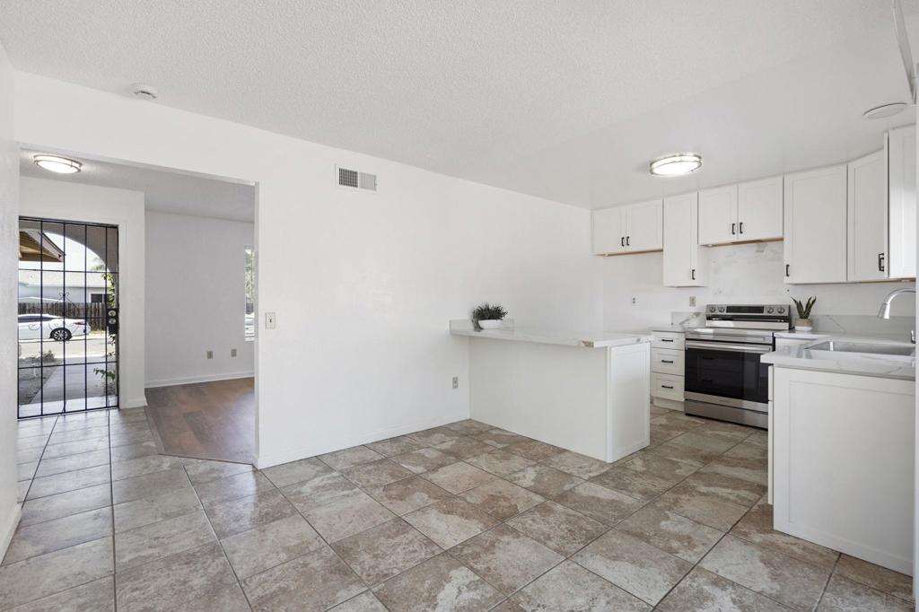 10625 Amantha Ave Property Photo 3