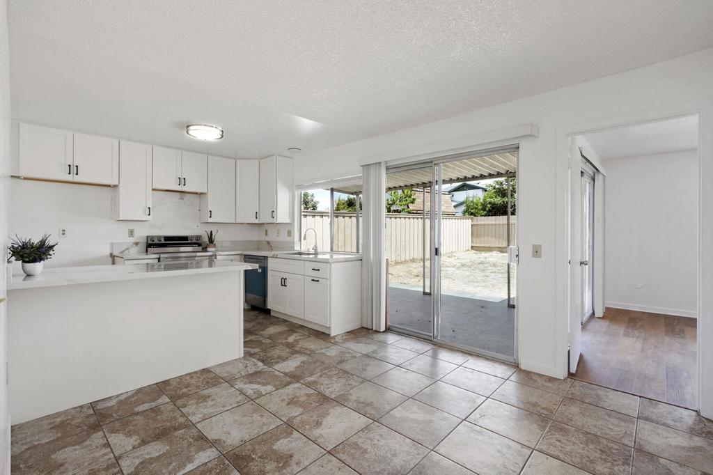 10625 Amantha Ave Property Photo 4