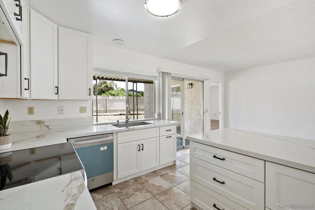 10625 Amantha Ave Property Photo 6